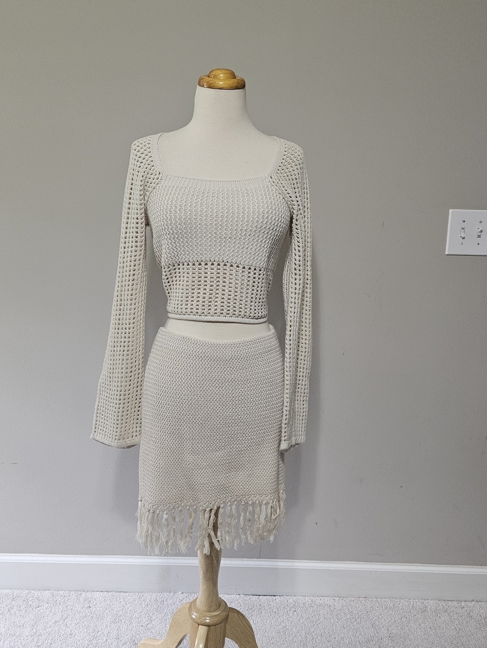GB Boho Crochet 2-Piece Set Cream Long Sleeve Crop Top & Fringe Mini Skirt Small